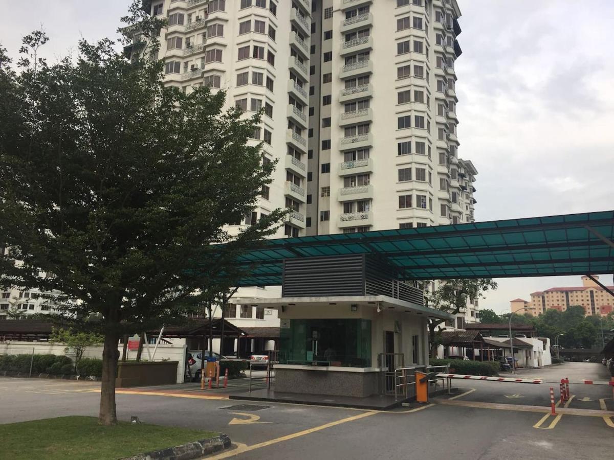 Cozy Kelana Jaya Semi-D Apt near Mall, College&Hospital Petaling Jaya Bagian luar foto